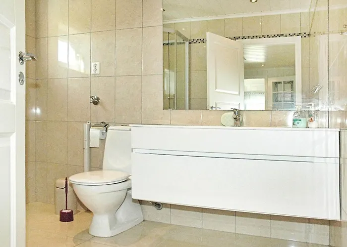 5 Person In Vevang-by Traum *